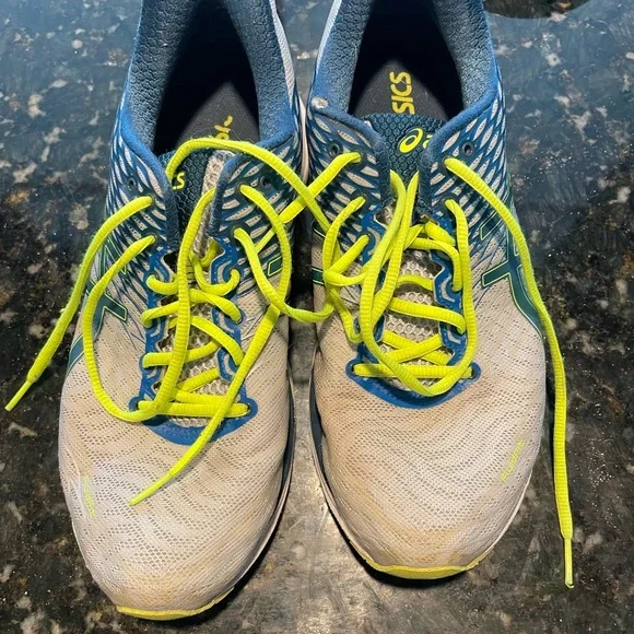 ASICS Running Shoes - Picture 2 of 3